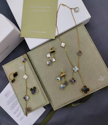 VCA SET ❤️‍🔥*
Necklace 🦋
Earring🌸
Ring 💍 free size 
Bracelet ✨
Master quality 💯
With normal boxes 🗃️ 
240 dhs🪙🌨️
With master box 📦 
290 dhs🪙🌨️

Zain216
♥️♥️♥️