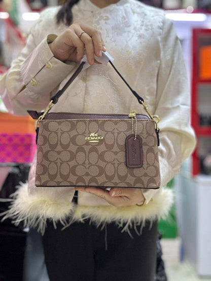 🌈 Coach 2 Straps
1️⃣ First quality +🎁
Size : 25 * 15 * 9 cm
85 dhs🌺
with box 🎁

Zain115
♥️♥️♥️