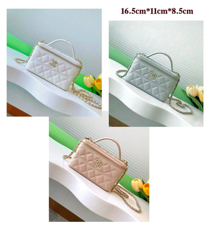CHANEL GOOD QUALITY 
WITH BOX   
100 dhs✅

Zain295
♥️♥️♥️