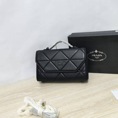 Fendi - Prada - CH - YSL - MK
100 dhs🇦🇪🇦🇪
with box
size 22cm

Zain26
♥️♥️♥️