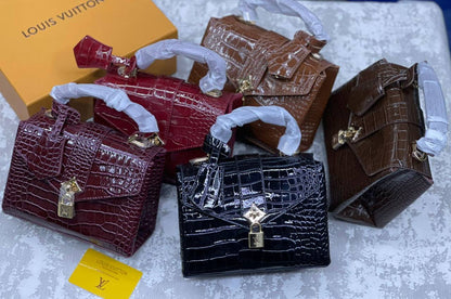 LV
with box
🎁🎁🎁

110 dhs✅

Zain175
♥️♥️♥️