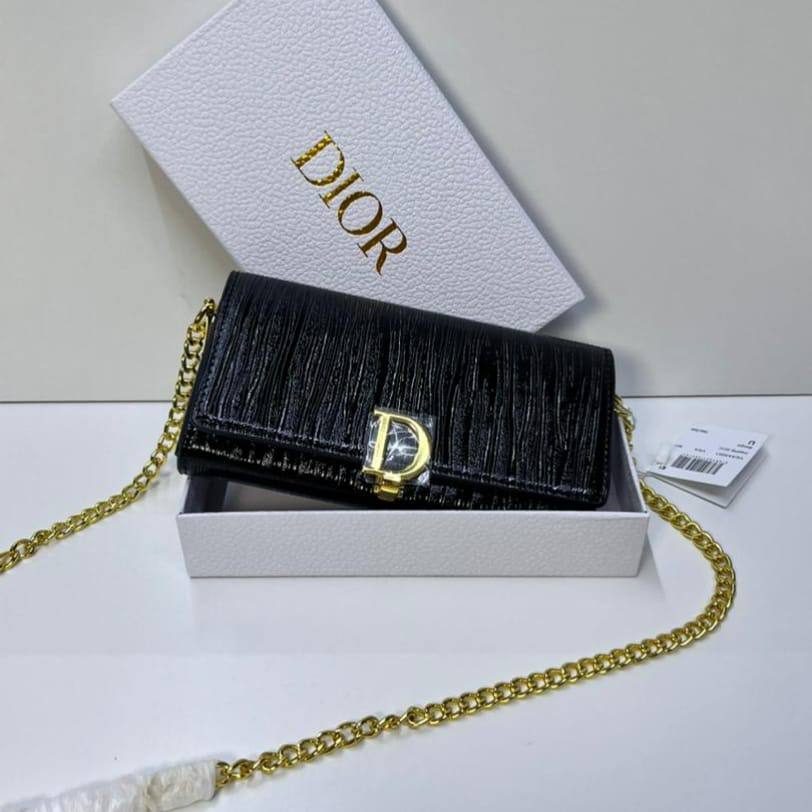 Dior
105 dhs🇦🇪🇦🇪 
with box high quality

Zain21
♥️♥️♥️