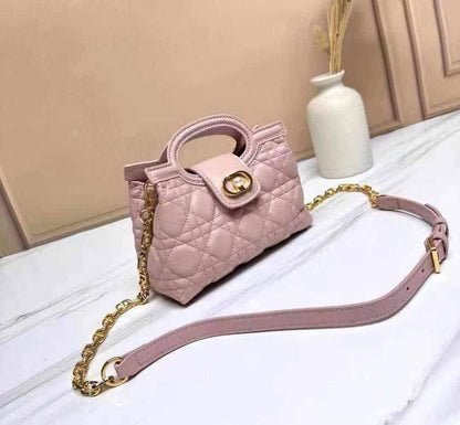 💎  Dior Jolie new
1⃣️ First quality +🎁
Size : 19 * 13.5 cm
115 dhs🌺
with 🎁

Zain115
♥️♥️♥️
