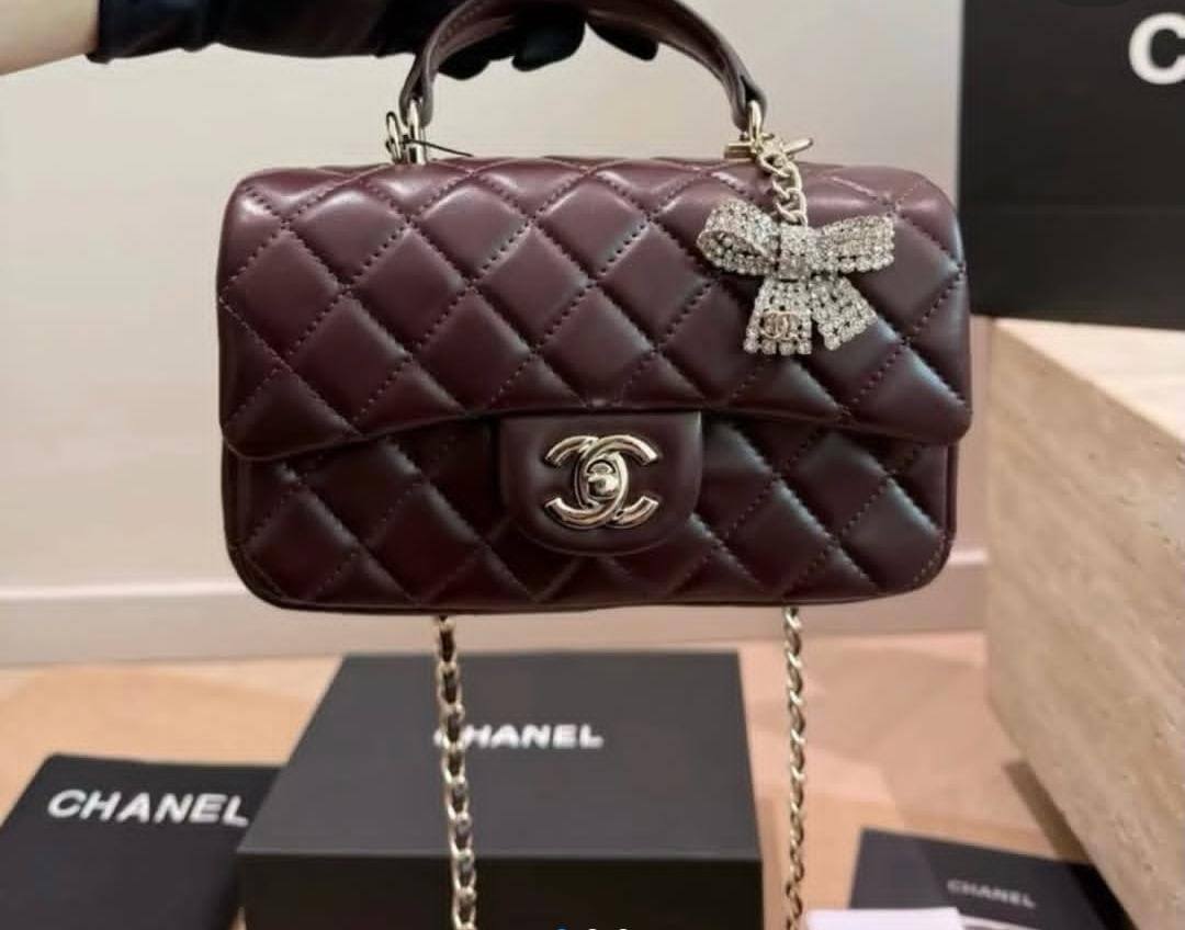 Chanel FALL-WINTER MINI CLASSIC HANDBAG
Master quality
20cm with box
240 dhs💛

Zain95
♥️♥️♥️
