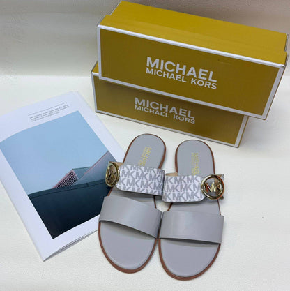MK
Size 36to41
75 dhs💓

Zain236
♥️♥️♥️