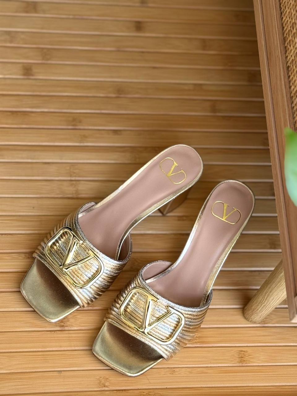 Valentino
AA Quality
𝘀𝗶𝘇𝗲: 𝟯𝟲 𝘁𝗼𝗼 𝟰2
450 dhs🇦🇪🇦🇪

Zain303
♥️♥️♥️