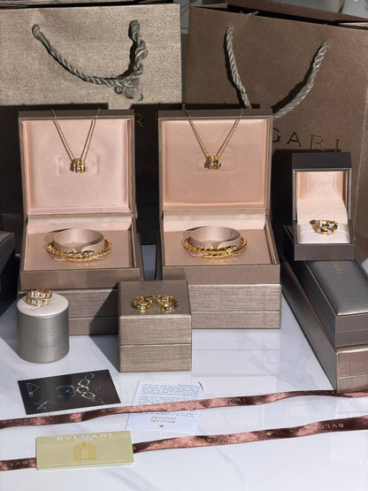 Bvlgari
-:Bracelet 
-:Necklace 
-:Rings 
-:Earring 
 Latest Collection  😍
Quality: Super Master 
Non -Tarnish color
In :-Gold
For Price 👇 WTSP Text Zain 0568585901

Zain268
♥️♥️♥️