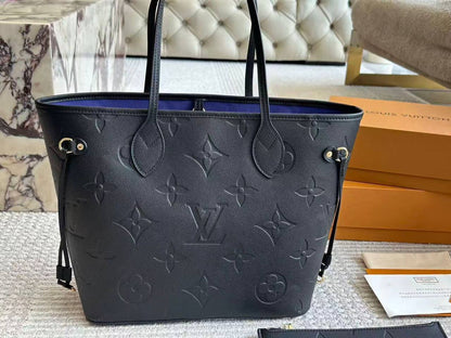 LV Master
350 dhs🪙🌺
#Medium size 32cm

#with box❤️💁‍♂️
🎁🎁🎁

Zain228
♥️♥️♥️