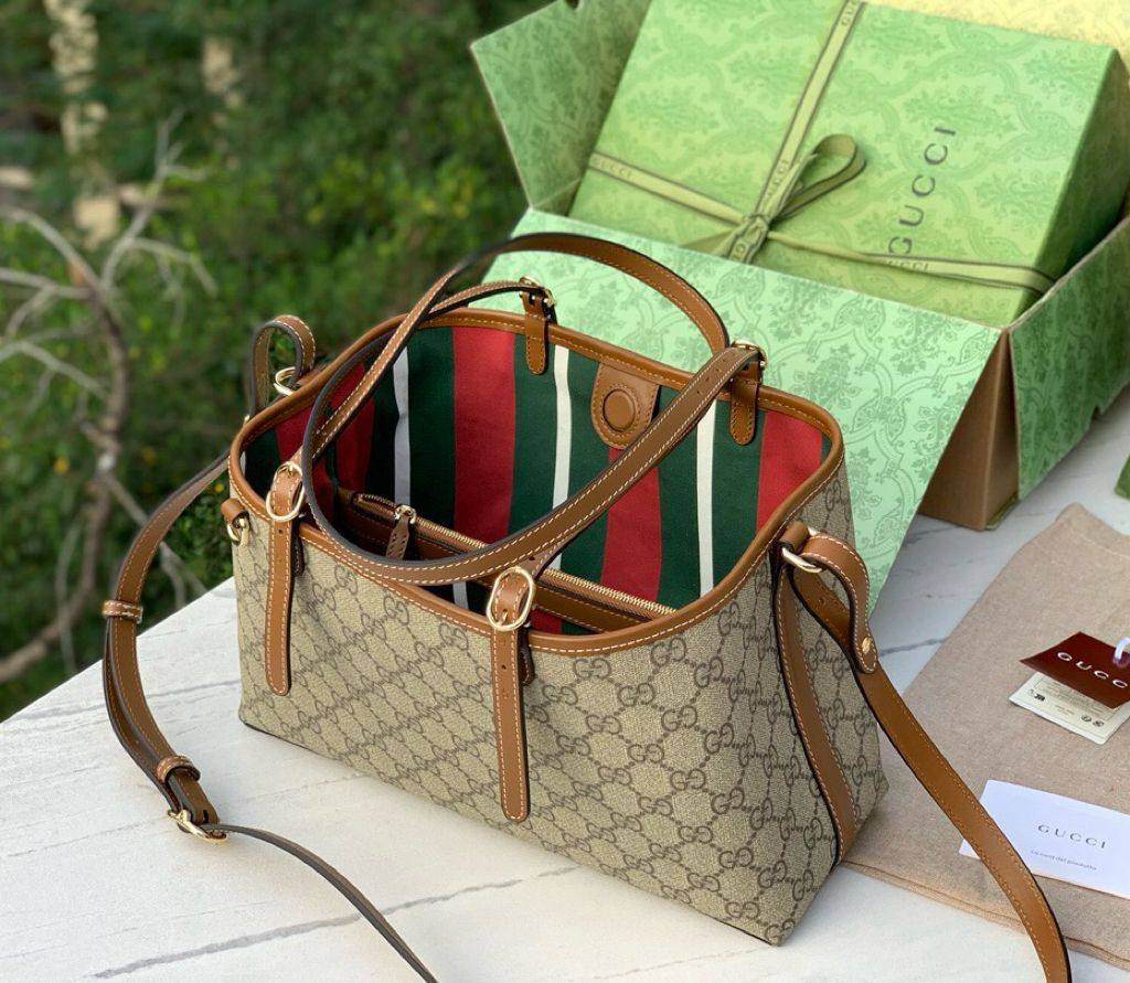 GUCCI 

NEW CAME GOOD QUALITY 
WITH BOX 
🎁🎁🎁

120 dhs💓

Zain39
♥️♥️♥️