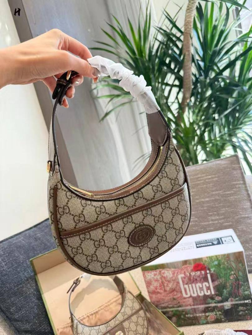 Gucci
95 dhs🇦🇪🇦🇪
with box

Zain26
♥️♥️♥️