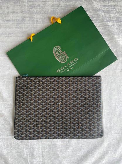 GOYARD                                                                   *File bag*                                                                                
*40cm*
*Super Master quality*      
350 dhs🪙🖤

Zain179
♥️♥️♥️