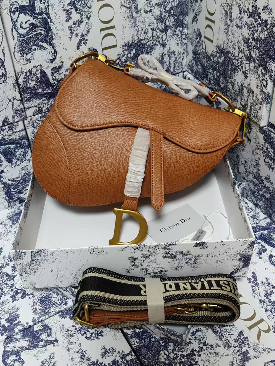 Dior 

with box
🎁🎁🎁

115 dhs🪙🌨️

Zain177
♥️♥️♥️