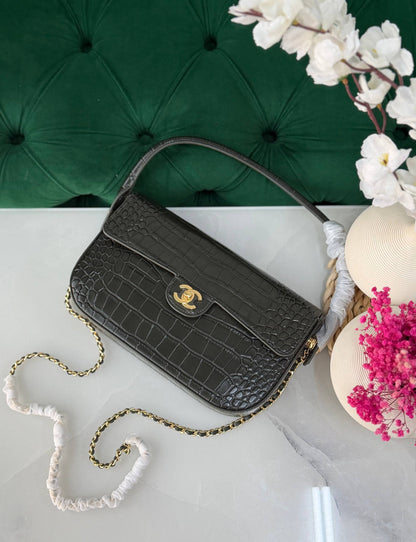 CHANEL✨
Available original box 📦 
With full packing 🎀🎀
Super high quality 💥💥

For Price 👇 WhatsApp✅
0568585901 
0507557372
0552275751 Owner Zain 👌

Zain283
♥️♥️♥️