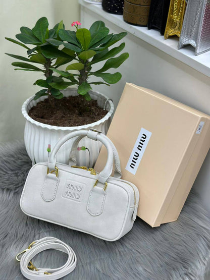 Miu Miu  
95 dhs🪙🌨️

with BOX🌷

Zain244
♥️♥️♥️