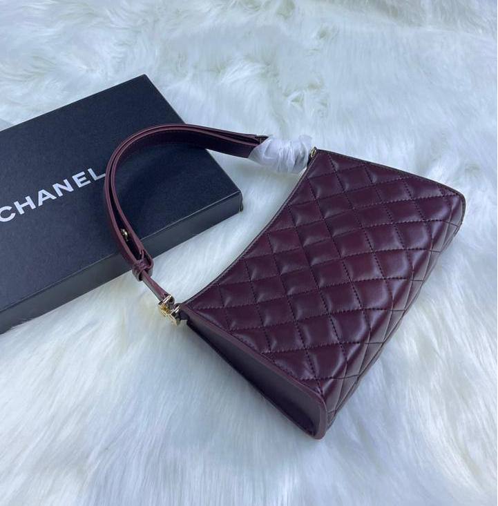 Chanel
95 dhs✅ 

with box
🎁🎁🎁

Zain72
♥️♥️♥️