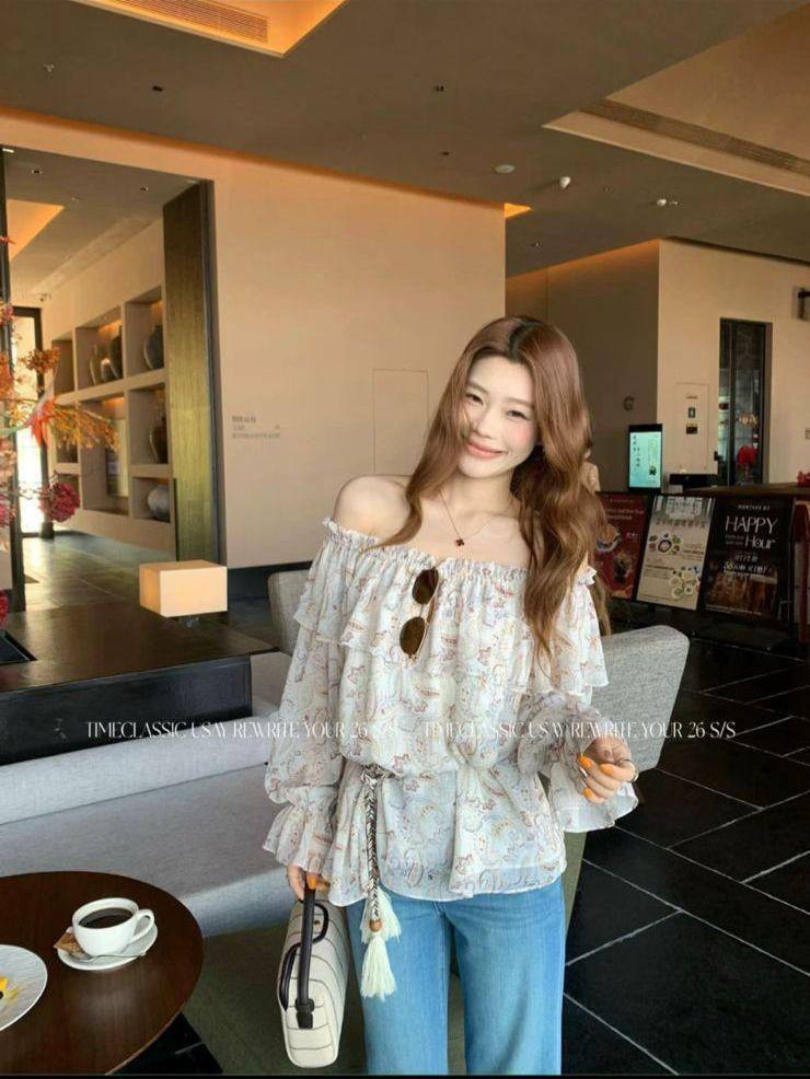 shoulder paisley blouse 
M ML size 
100 dhs✅

Zain17
♥️♥️♥️