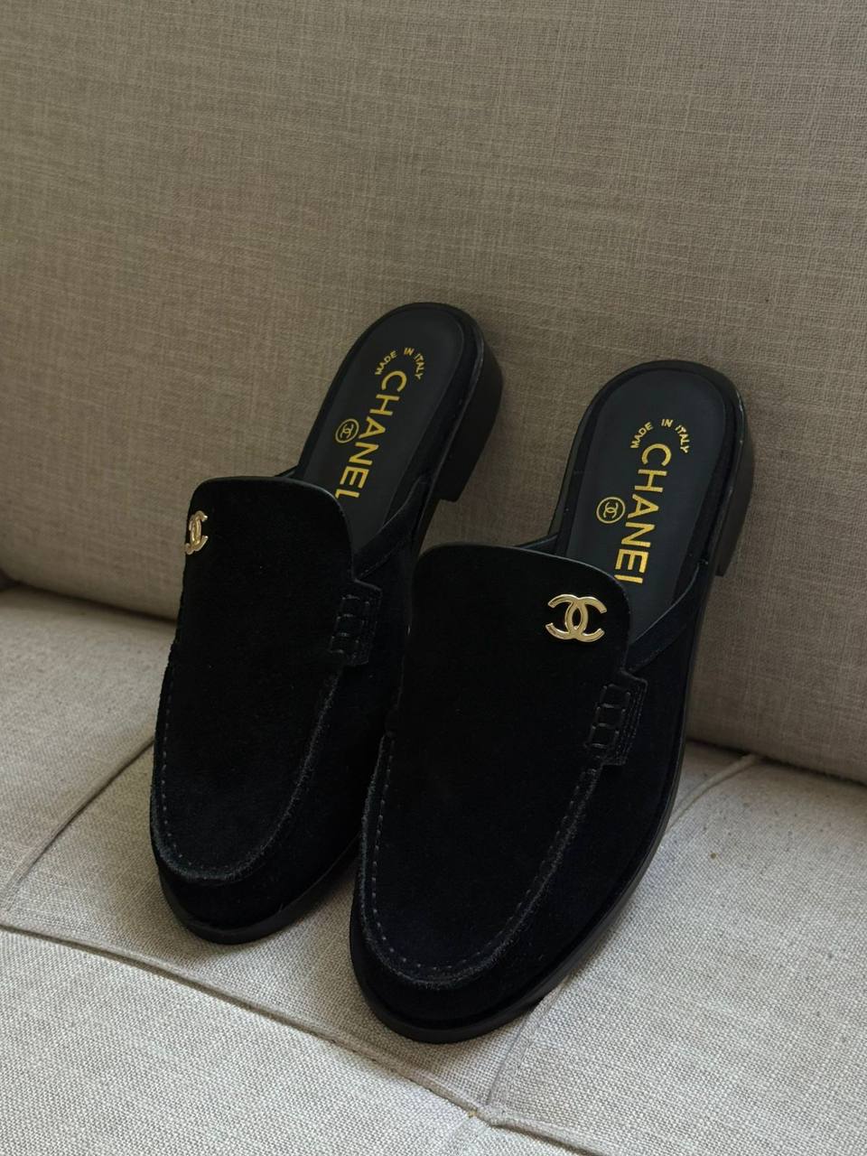 Chanel
✨ 𝐍𝐞𝐰 𝐂𝐨𝐥𝐥𝐞𝐜𝐭𝐢𝐨𝐧
✨ 𝐒𝐮𝐩𝐞𝐫 𝐌𝐚𝐬𝐭𝐞𝐫 𝐐𝐮𝐚𝐥𝐢𝐭𝐲
✨ 𝐀𝐯𝐚𝐢𝐥𝐚𝐛𝐥𝐞 𝐍𝐨𝐰
✨ 𝐒𝐢𝐳𝐞𝐬: 𝟑𝟔 — 𝟒𝟏
450 dhs✅

Zain298
♥️♥️♥️