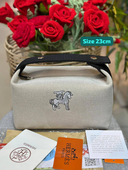 Hermes
Best quality

With box’s
🎁🎁🎁

95 dhs🇦🇪
size 23cm

Zain158
♥️♥️♥️