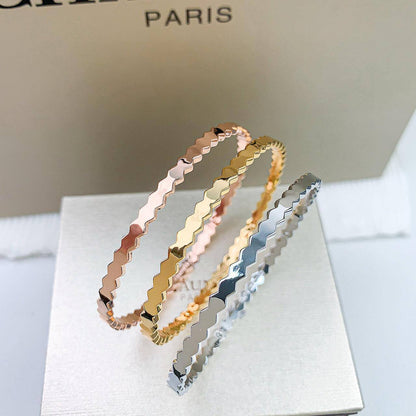 CHOUMET BANGLE
MASTER💫✨
60 dhs🇦🇪🇦🇪

WITH BOX AND PAPER BAG🎁🛍️

Zain89
♥️♥️♥️