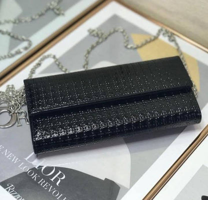 Dior
95 dhs🪙💚

with box
🎁🎁🎁

size 21cm

Zain41
♥️♥️♥️