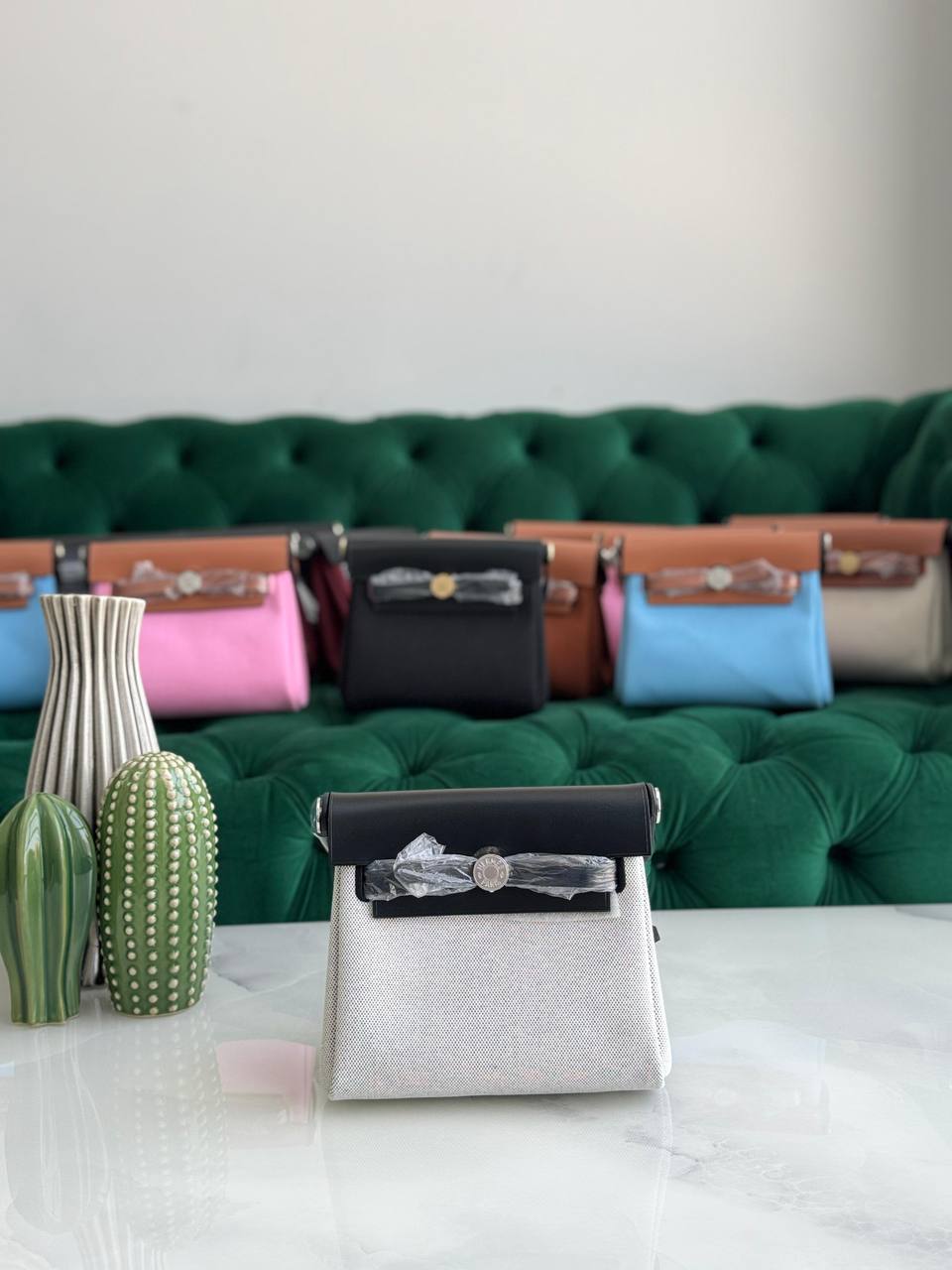 HERMES ✨
Available original box 📦 
With full packing 🎀🎀
Super high quality 💥💥
For Price 👇 WTSP Text Zain 0568585901
0507557372
0544061607

Zain283
♥️♥️♥️