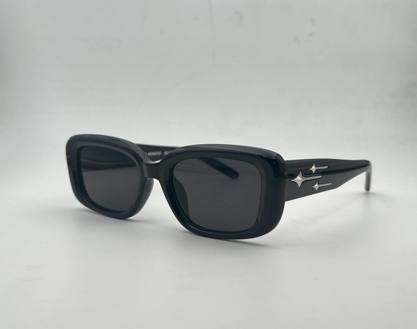 Gentle Monster 
Sunglasses 🕶️ 
good quality 💯
With master box 🗃️ 
50 dhs❣️

Zain273
♥️♥️♥️