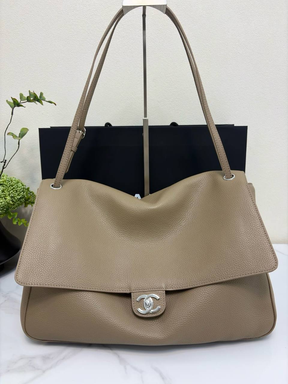 Chanel
Master❣️❣️
38cm🫶🏼🫶🏼 
410 dhs🇦🇪🇦🇪

Zain297
♥️♥️♥️
