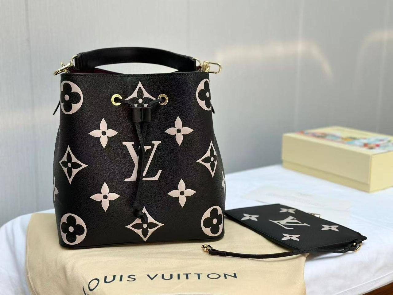 LV Master
Bucket 💕💕
25cm🫶🏼 
330 dhs❣️

Zain228
♥️♥️♥️