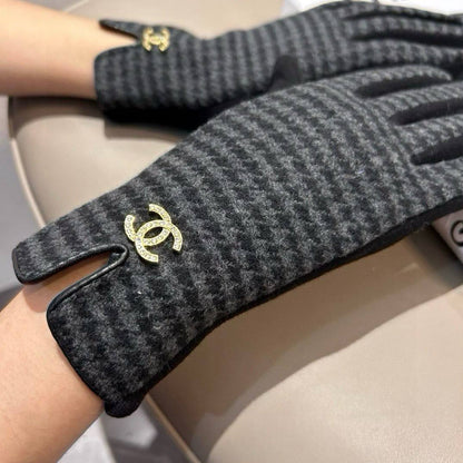 CHANEL GlOVES

VVIP QUALITY

WITH ORRIGINAL BOX

320 dhs🇦🇪🇦🇪🇦🇪

Zain281
🇦🇪🇦🇪🇦🇪