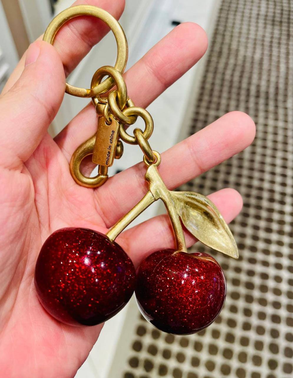 COACH Cherry bag charm new came good quality 
20 dhs🇦🇪🇦🇪

Zain295
♥️♥️♥️