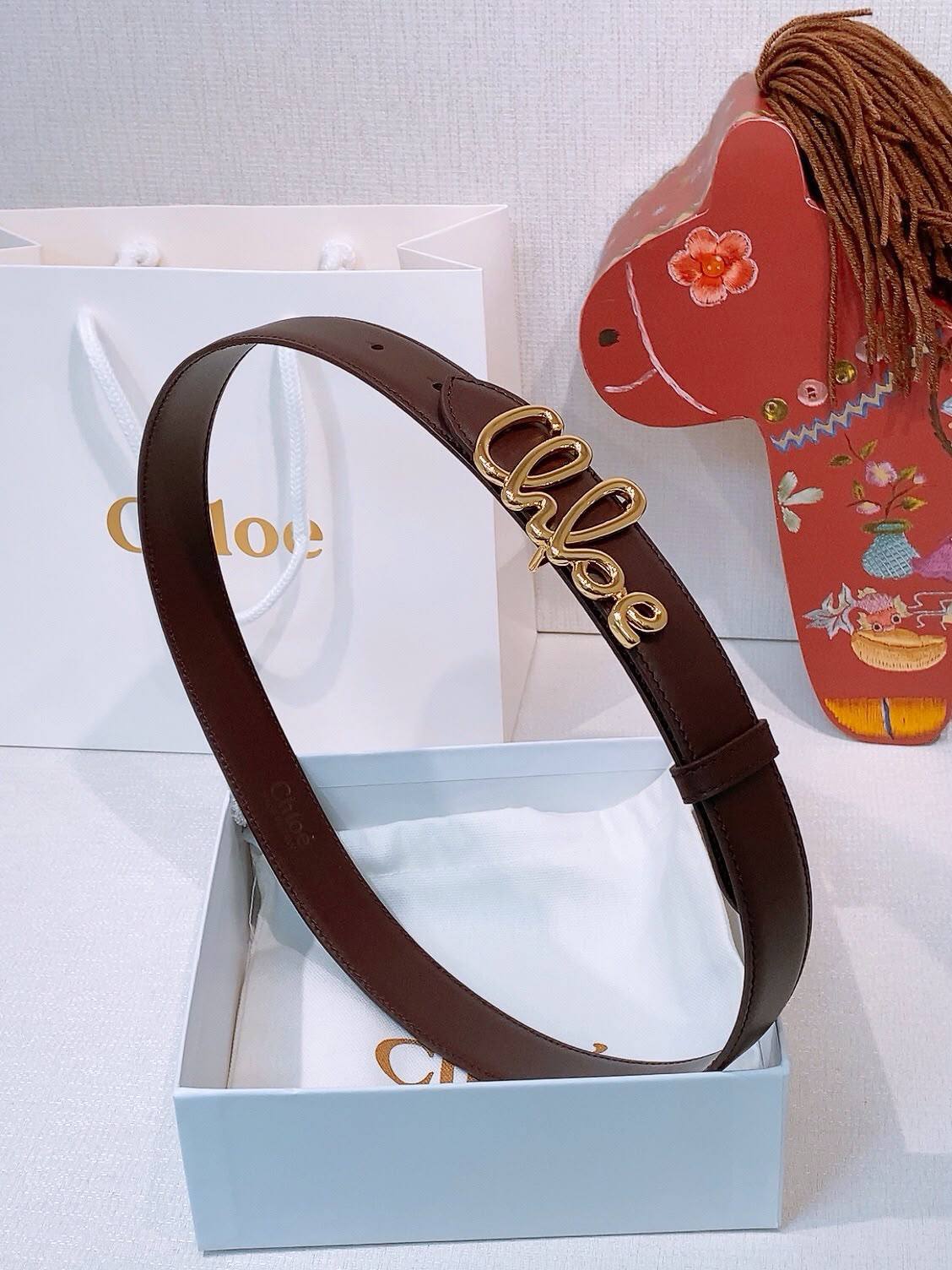 New Chloe
💙*SUPER MASTER QUALITY*💙
💙*WITH ORIGINAL BOX*💙
320 dhs✅

Zain281
♥️♥️♥️