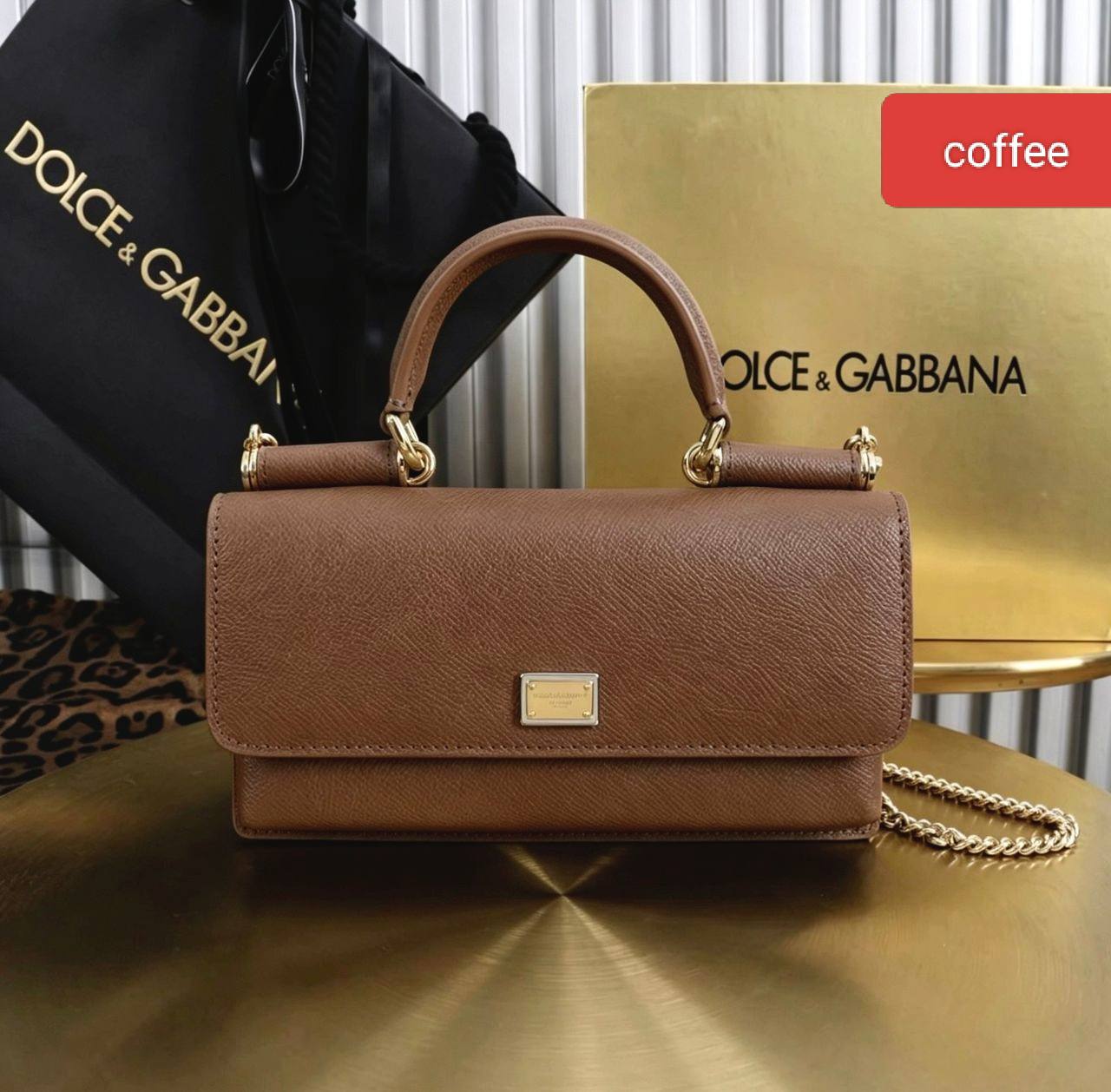 D&G
100 dhs💓
With box
🎁🎁🎁

Size 20cm

Zain26
♥️♥️♥️