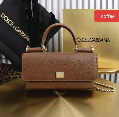 D&G
100 dhs💓
With box
🎁🎁🎁

Size 20cm

Zain26
♥️♥️♥️