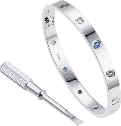 Cartier Love 💥*
Bangle ✨
Size available 16,18,19
Master quality 💯
With normal boxes 📦 
45 dhs💓
With master box 🗃️ 
85 dhs💓

Zain216
♥️♥️♥️