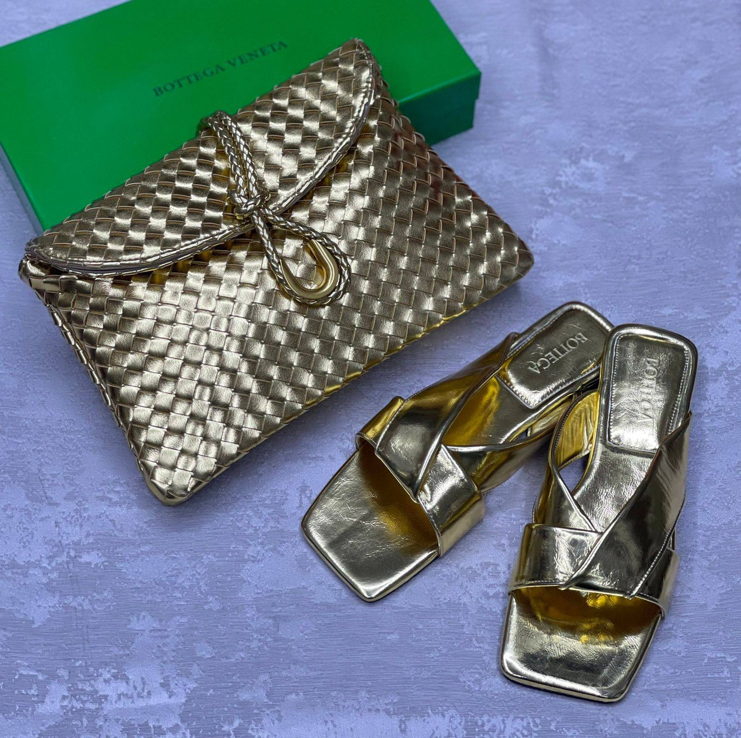 Bottega
Bag&shoes.   Set. 

150 dhs🗽
Size 36 to 41

Zain175
♥️♥️♥️