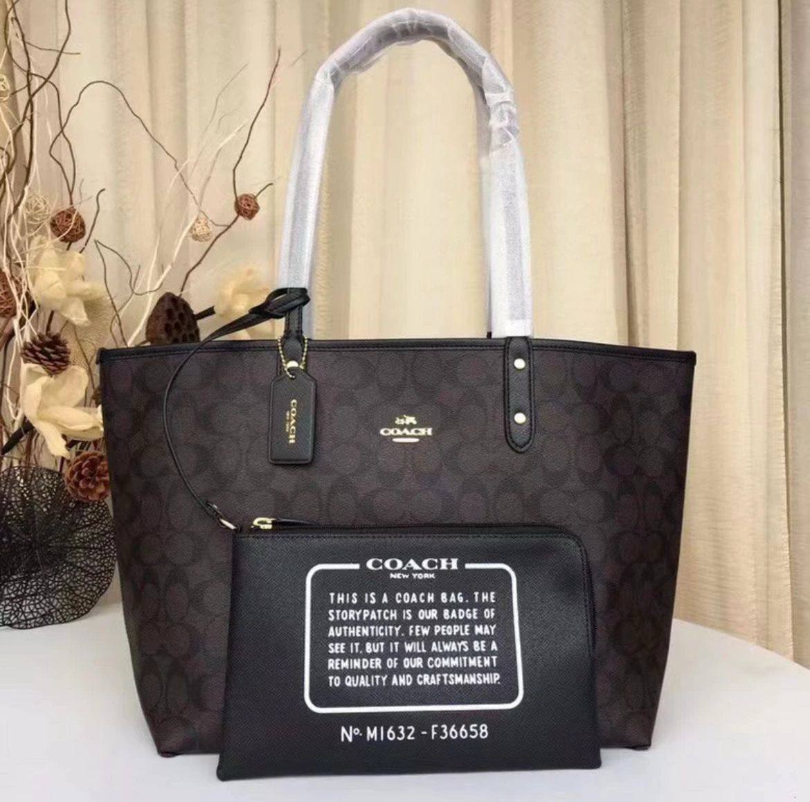 Coach
90 dhs🪙🌨️
size：42cm
Good quality 

with box
🎁🎁🎁

Zain35
Zain26
♥️♥️♥️