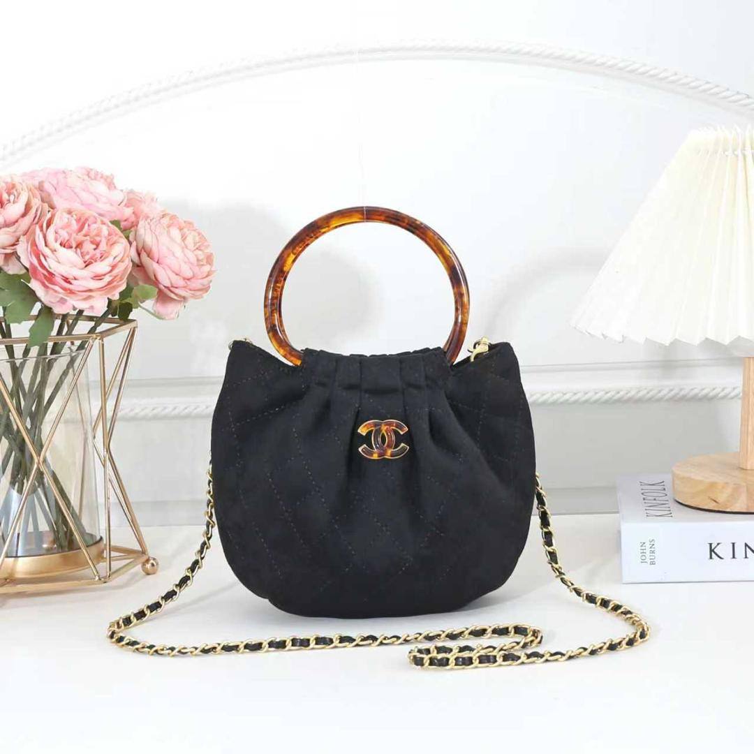 Chanel

120 dhs🇦🇪 

each with box

Zain29
♥️♥️♥️