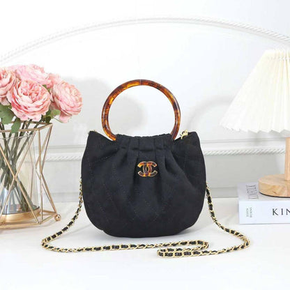 Chanel

120 dhs🇦🇪 

each with box

Zain29
♥️♥️♥️