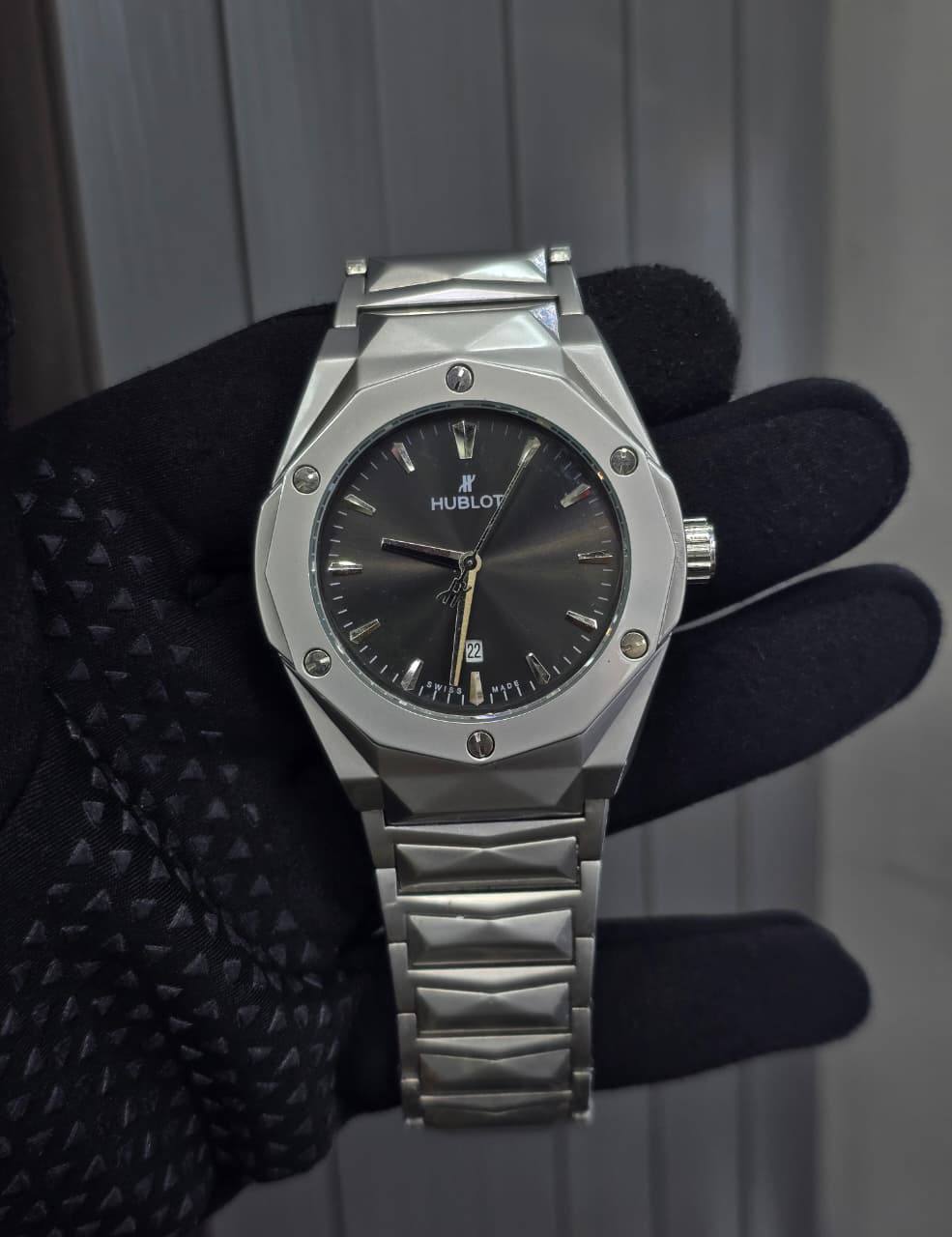 Hublot Men
*Battery*
65 dhs🪙🌨️

Zain29
♥️♥️♥️