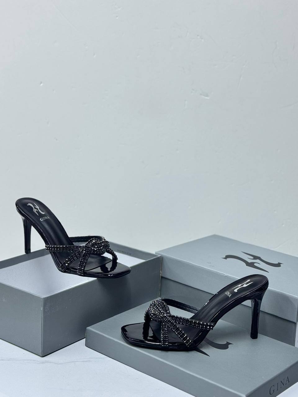 Gina
  (𝟗𝐂𝐌)
💯high quality
Size 36-37-38-39-40-41
115 dhs✅

Zain86
♥️♥️♥️