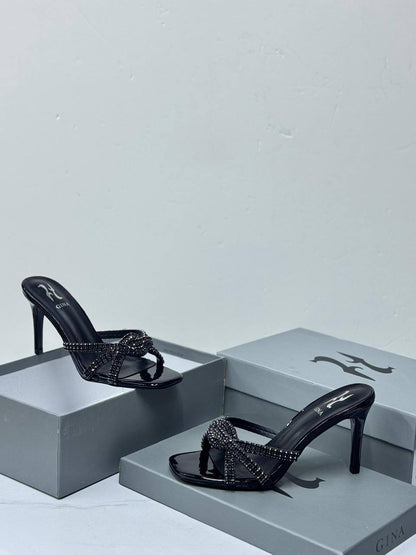 Gina
  (𝟗𝐂𝐌)
💯high quality
Size 36-37-38-39-40-41
115 dhs✅

Zain86
♥️♥️♥️