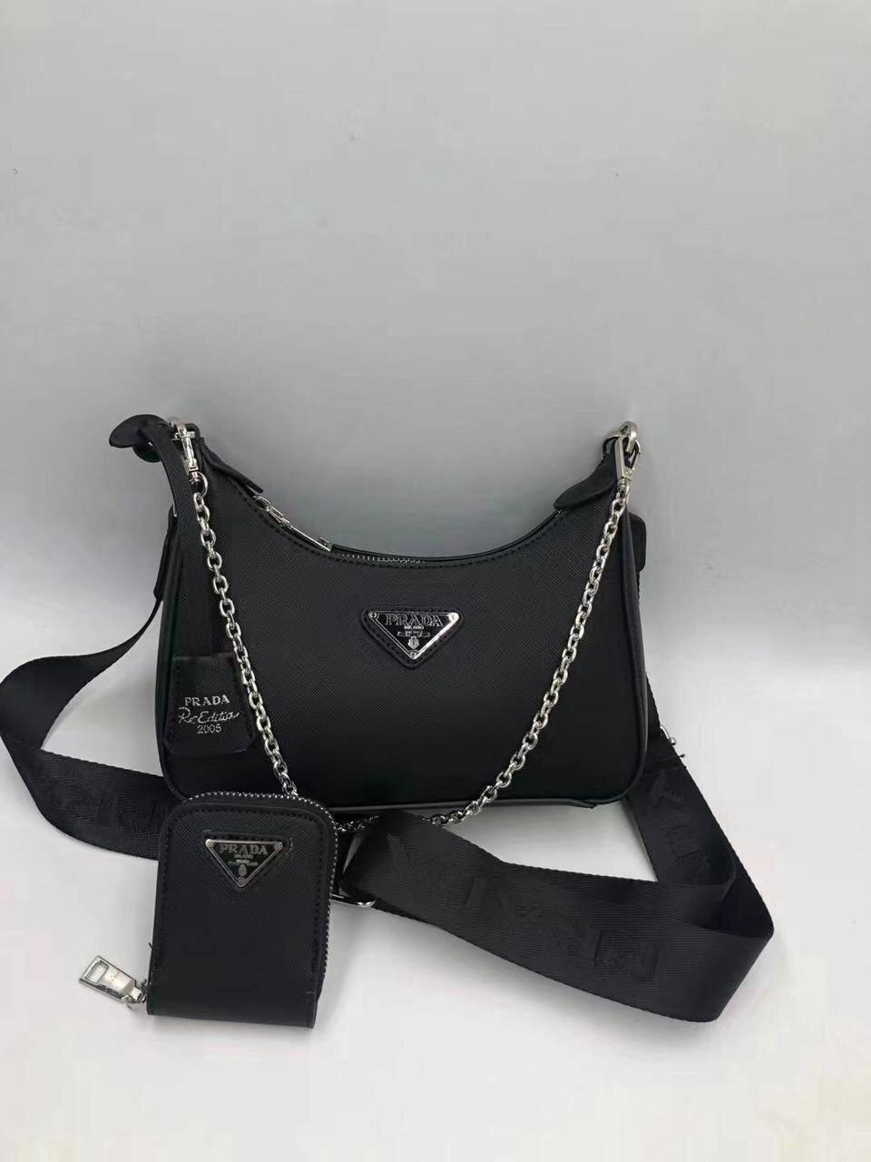 Prada 
GOOD QUALITY 💯
110 dhs🪙💕
With Box 
🎁🎁🎁

Zain269
♥️♥️♥️