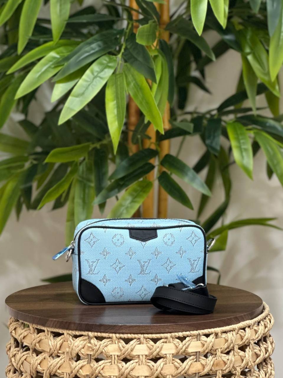 NEW COLLECTION 
LV
*❗️CROSSBODY ❗*
*SUPER MASTER QUALITY ❗*
750 dhs✅✅
*WITH  PAPERBAG❗*

Zain267
♥️♥️♥️