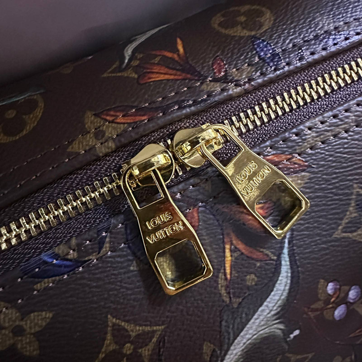 LV

TRAVLLING BAG 
NEW DESIGN 

MASTER QUALITY
285 dhs🇦🇪🇦🇪

Zain295
Zain39
♥️♥️♥️