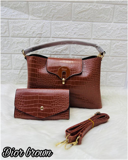 Dior 
with Wallet ❤️ 
95 dhs🪙💚

Zain232
♥️♥️♥️
