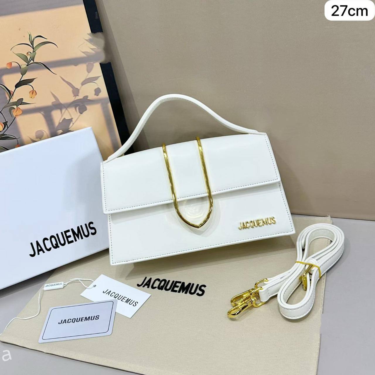 💖 Jacquemus
1️⃣ First quality +🎁
Size : 24  * 15 cm
110 dhs🇦🇪🇦🇪
with box 🎁

Zain115
♥️♥️♥️