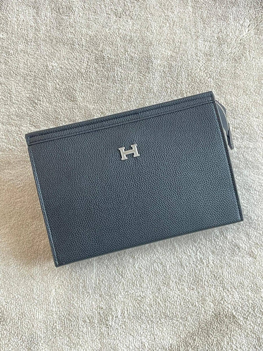Men's Clutch

Good Quality

80 dhs❤️

With Box
🎁🎁🎁

Zain33
♥️♥️♥️