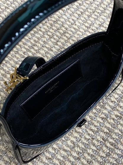 Ysl
 Mini Le 5 A 7

 Hobo Bag in
 Smooth Leather✅ 
Size 19 cm
For Price 👇 WhatsApp✅
0568585901 
0507557372
0552275751 Owner Zain 👌


Zain274
♥️♥️♥️