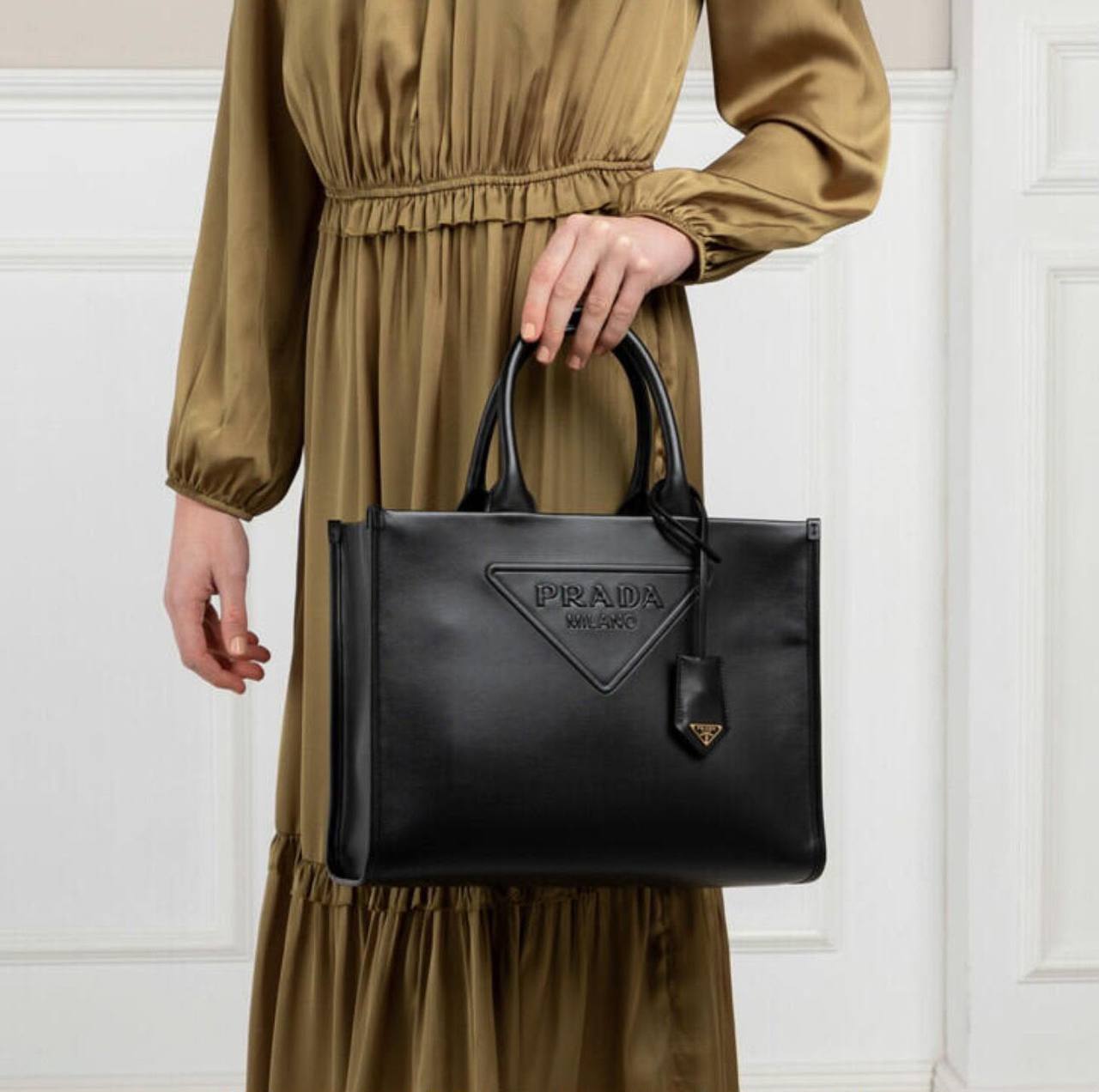 PRADA
  GOOD QUALITY
100 dhs💓

Zain295
♥️♥️♥️