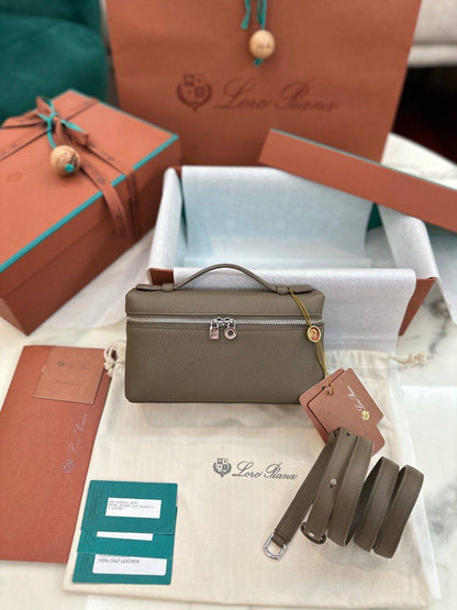Loro piana

90 dhs🇦🇪🇦🇪🇦🇪
With box

Zain219
♥️♥️♥️